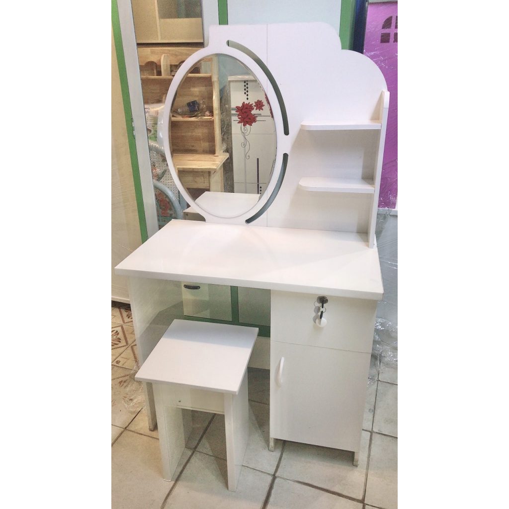 Bàn trang điểm nhựa