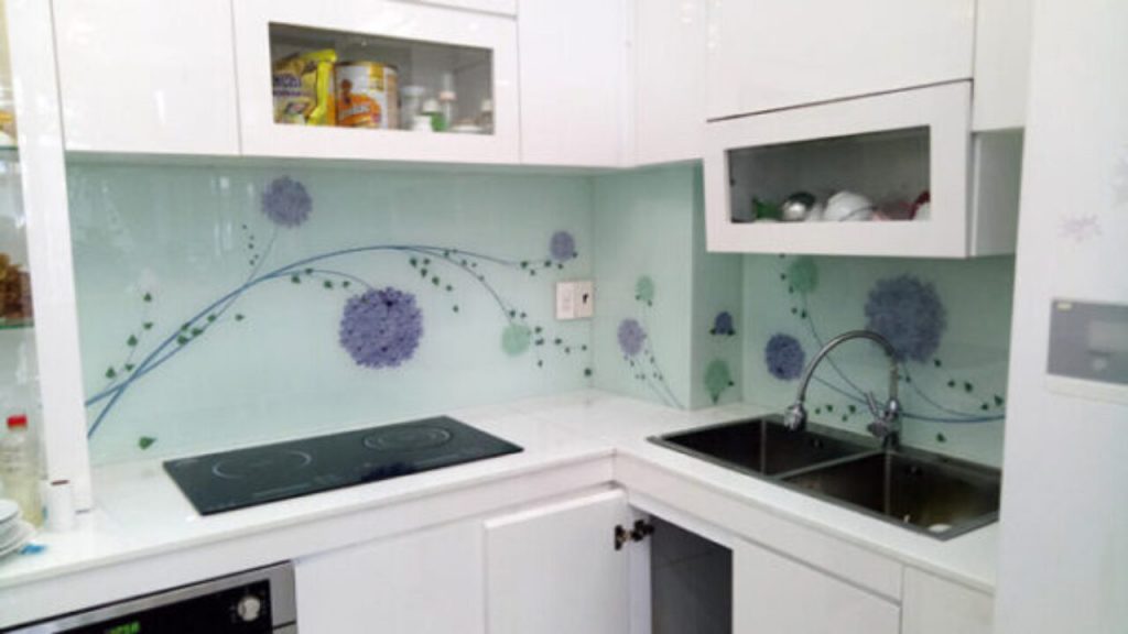 kính ốp tường bếp1