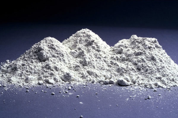 Xi măng trắng có tên hóa học là xi măng axit clohydric silic màu trắng